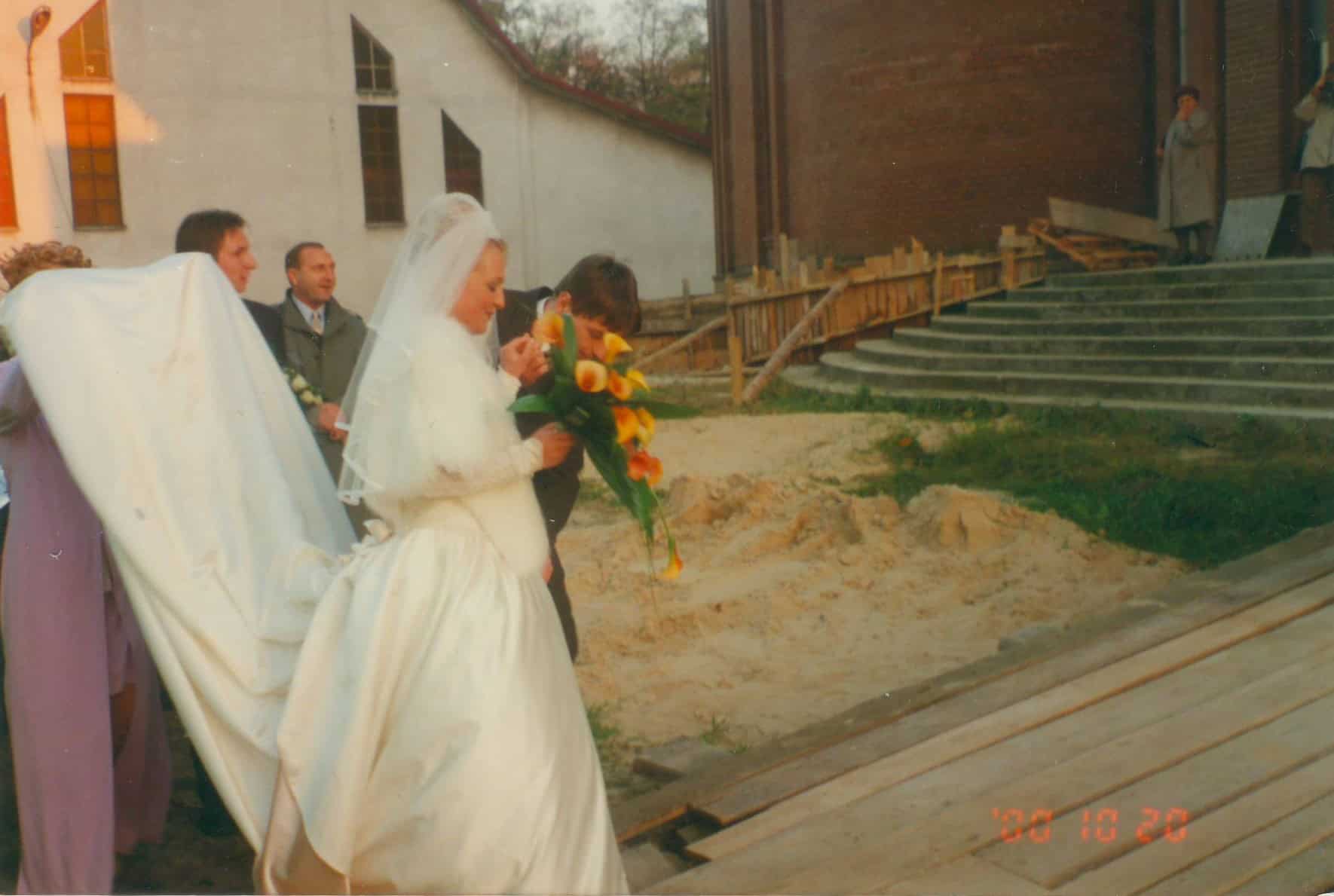 2000 Październik - Pierwszy ślub w nowej świątyni