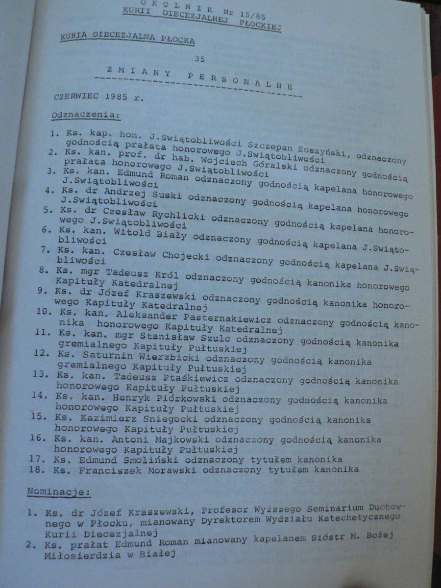 1985 Informacja o odznaczeniu księży S. Szulca i A. Pasternakiewicza godnościami