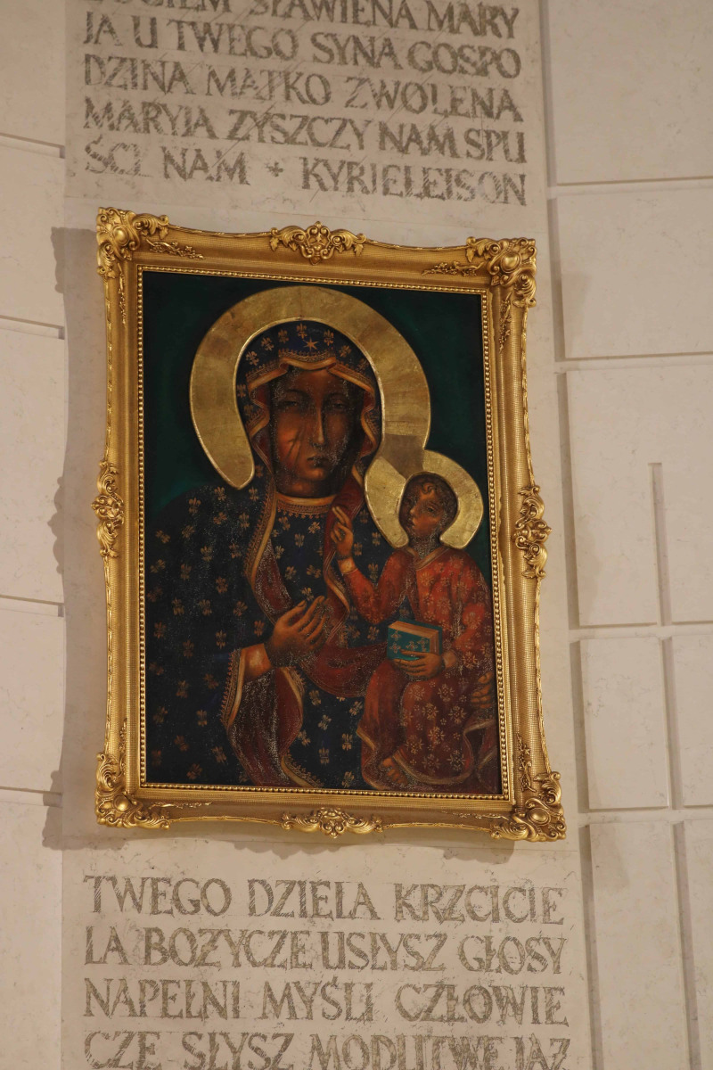 Obraz Matki Boskiej Częstochowskiej, który towarzyszy nam od początku istnienia parafii